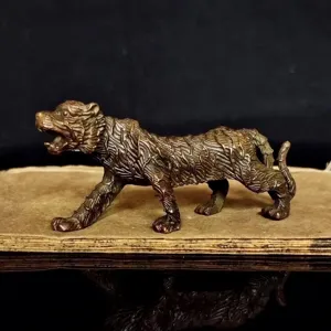 Statuetta di tigre in ottone massiccio mini scultura animale decorazione antica soprammobile
