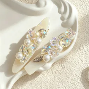 Elegant French luxury pearl flower hair clip with sparkling rhinestones and acrylic details.