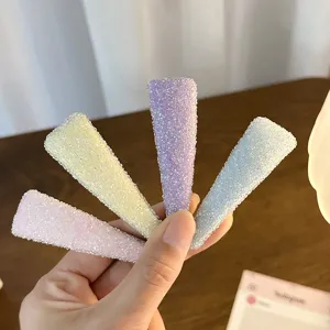 Set de barrettes à cheveux pailletées pastel, pinces latérales douces, épingles scintillantes.