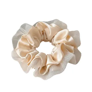 Chouchou de cheveux en satin et dentelle élégant pour femme, accessoire de mode délicat.