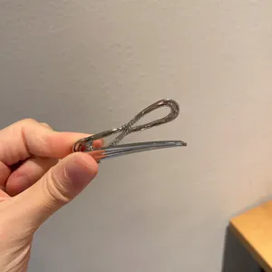 Zilveren metalen strik haarspeld elegante hippe haaraccessoire zijclip voor dames