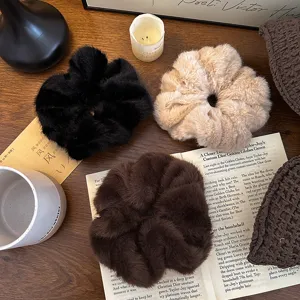 Chouchou en Peluche d'Hiver Doux Fausse Fourrure Élastique Cheveux Accessoires Élégants pour Femmes Style Quotidien