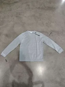 Herren lässiger, gefütterter grauer Pullover mit einzigartigem diagonalem Reißverschluss.