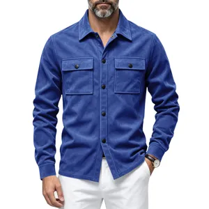 Veste chemise en suédine bleu roi pour homme à manches longues et double poche à rabat.