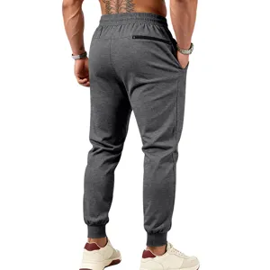 Pantaloni della tuta grigio scuro da uomo con comoda vita elastica, tasche con zip e polsini.
