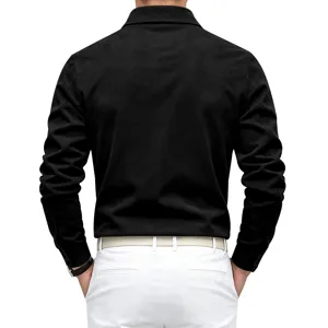 Veste chemise en suédine noire pour homme détail, vêtement extérieur élégant à manches longues.