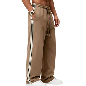 Herren schwere gefütterte weite Jogginghose mit Seitenstreifen und elastischem Bund.