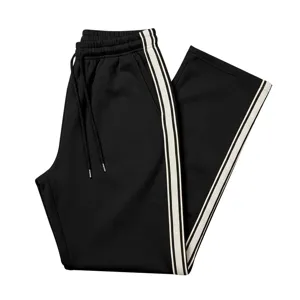 Herren schwarze Fleece Weitbein Jogginghose mit weissen Seitenstreifen Freizeithose.