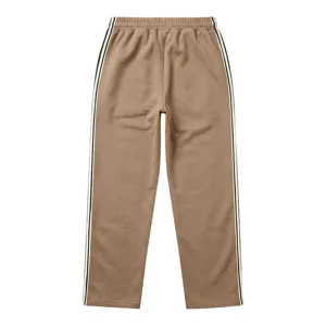 Gefütterte weite Jogginghose mit Seitenstreifen gerader Schnitt Detailansicht bequeme Hose