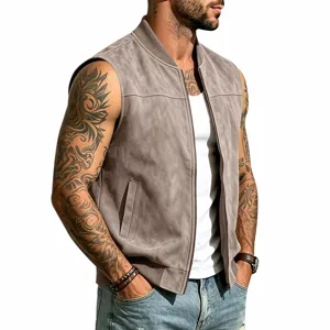 Nahaufnahme des Herren Wildlederimitat ärmellosen Weste mit stylischem Baseballkragen.