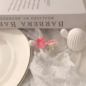 Detail shot of a cute pink flower hair clip featuring lovely floral details and a fresh look.