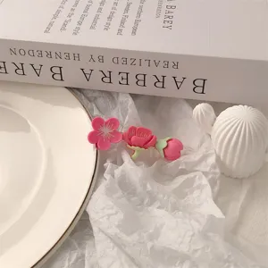 Charming pink flower hair clip, sweet floral design side clip for cute daily hairstyles and bangs.