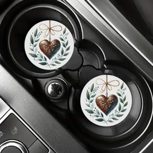 Paar ronde auto-onderzetters met vintage hart en bladmotief voor interieurdecoratie in auto's.