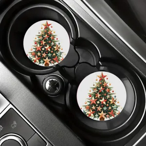 Vue détaillée des dessous de verre de voiture arbre de Noël avec impression d'étoiles festives.
