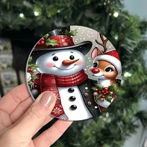 Sottobicchiere rotondo natalizio in silicone, dettaglio decorazione tavola e tappetino antiscivolo.