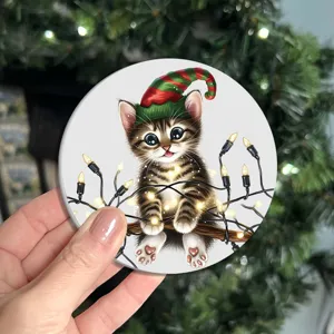 Lindo gato de Navidad posavasos redondo de silicona aislamiento térmico, detalle decoración mesa.