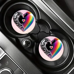 Primo piano del sottobicchiere per auto stampato a cuore creativo che mostra dettagli fini.
