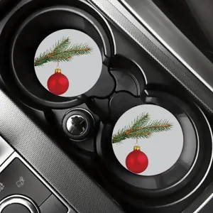 Détail sous-verre voiture Noël, tapis porte-gobelet rond absorbant avec motif de pin de fête.