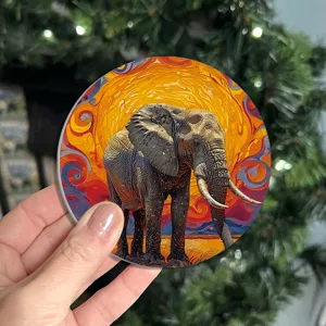 Nahaufnahme des runden Silikon-Tischsets mit einem lebendigen Elefanten-Kunstdesign.