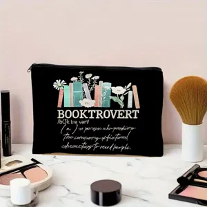 Détail de trousse de maquillage en toile noire, trousse zippée imprimé livre pour rangement.