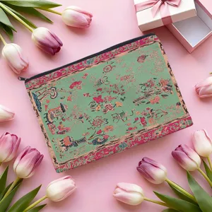 Detailansicht der Kosmetiktasche mit Vintage Blumenmuster und Tulpen auf rosa Hintergrund
