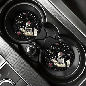Vue détaillée de dessous de verre de voiture imprimé squelette gothique mignon dans le porte-gobelet.