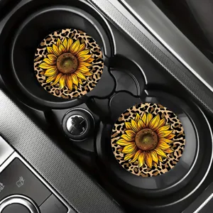 Gros plan de sous-verres de porte-gobelet de voiture avec motif tournesol et léopard.