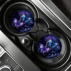 Vista dettagliata di sottobicchieri auto in silicone con motivo a farfalla e lavanda.