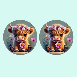 Gros plan sur le motif de vache écossaise mignonne, tapis de café rond floral.