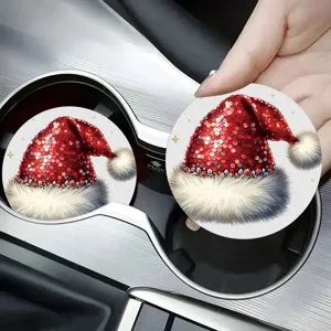 Vista dettagliata del sottobicchiere per auto di Natale con design di cappello da Babbo Natale.
