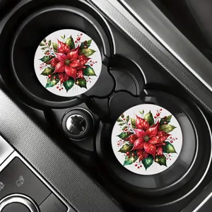 Vista dettagliata dei sottobicchieri auto natalizi con poinsettia nel portabicchieri.
