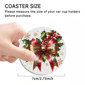 Sottobicchiere auto di Natale con fiocco rosso e bacche di agrifoglio, porta tazza 7cm.