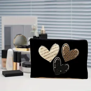Sac de maquillage en toile noire avec imprimé cœur léopard, trousse de toilette portable.