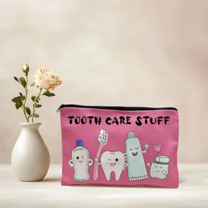 Jolie trousse de maquillage en toile pochette crayon avec motif de soins dentaires détail.
