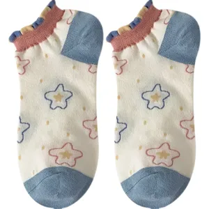 Calzini corti da donna con polsino volant e motivo a stelle, dolci calze estive carine.