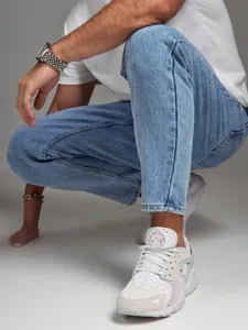 Eleganti jeans da uomo regular fit cropped lavaggio chiaro in denim stile casual