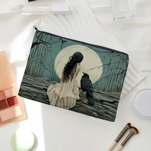 Vue détaillée de la trousse de maquillage en toile gothique avec fermeture éclair.