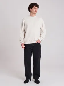 Detailed view of the men's blank oversized crewneck sweatshirt featuring a comfortable drop shoulder.