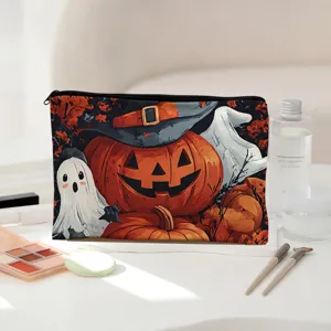 Detailansicht der Halloween Leinwand Make-up Tasche mit Kürbis- und Geisterdrucken.