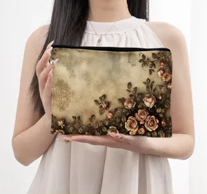 Vista dettagliata della borsa cosmetica floreale vintage con chiusura a cerniera nera