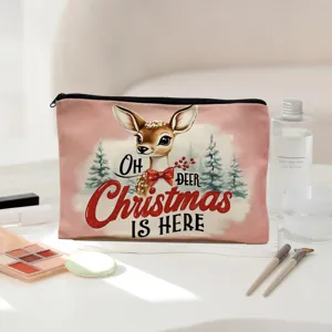 Nahaufnahme der süßen Weihnachts-Hirsch-Kosmetiktasche mit festlicher Schrift auf Canvas.