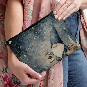 Charmante trousse de toilette gnome de Noel pochette maquillage nuit etoilee detail