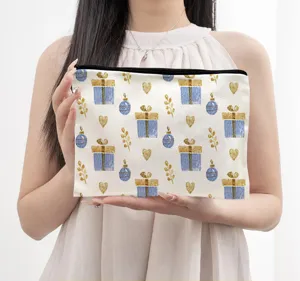 Festliche Weihnachtskanvas Kosmetiktasche mit blauem Geschenk und goldenem Herzmuster.