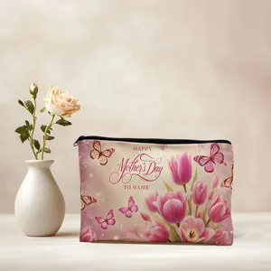 Vue détaillée de la trousse de toilette en toile avec tulipes roses et papillons, motif spécial.