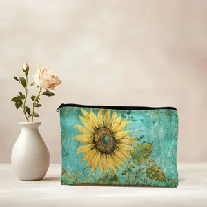 Gros plan sur les details de la trousse de toilette en toile tournesol vintage.