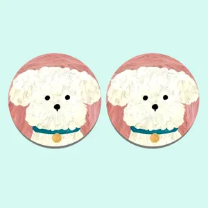 Dettaglio sottobicchiere in silicone con grazioso motivo di cane bianco, tappetino antiscivolo.