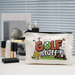 Vue détaillée de la trousse de maquillage en toile blanche avec imprimé golf et fermeture éclair.