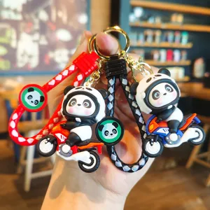 Vue détaillée du porte-clés panda mignon, pendentif de sac en caoutchouc souple avec anneau en métal.