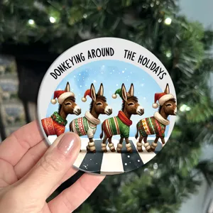 Süßer Weihnachts-Esel-Getränkeuntersetzer Detail mit lustigem Tiermotiv auf runder Matte.