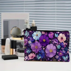 Bolsa de almacenamiento con cremallera de lona floral morada, estuche cosmético detalle.